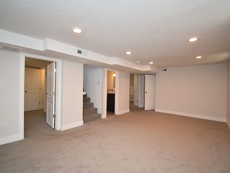 1807 E 3210 S — Photo 14