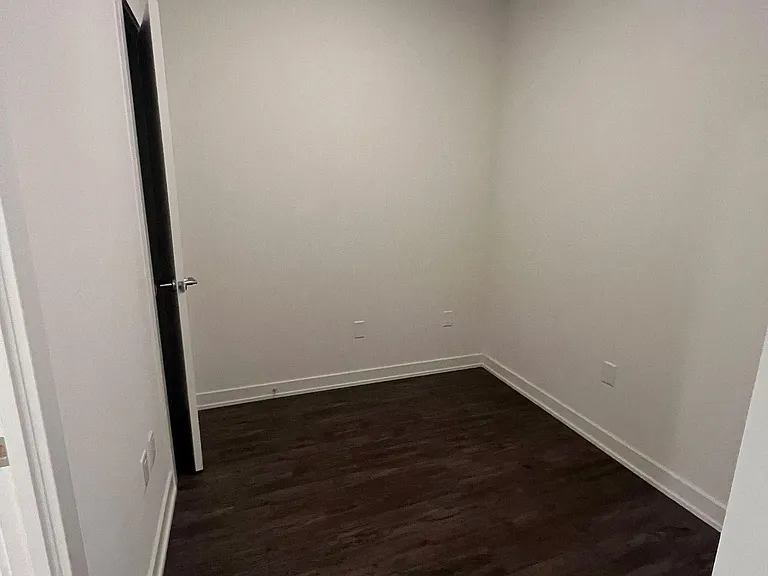 212 King William St #519 — Photo 15