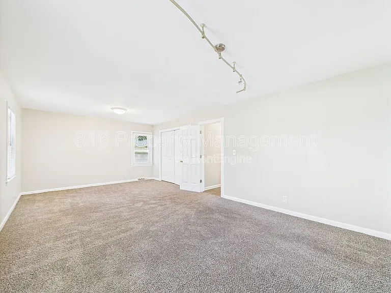 4321 N Lister Ave — Photo 30