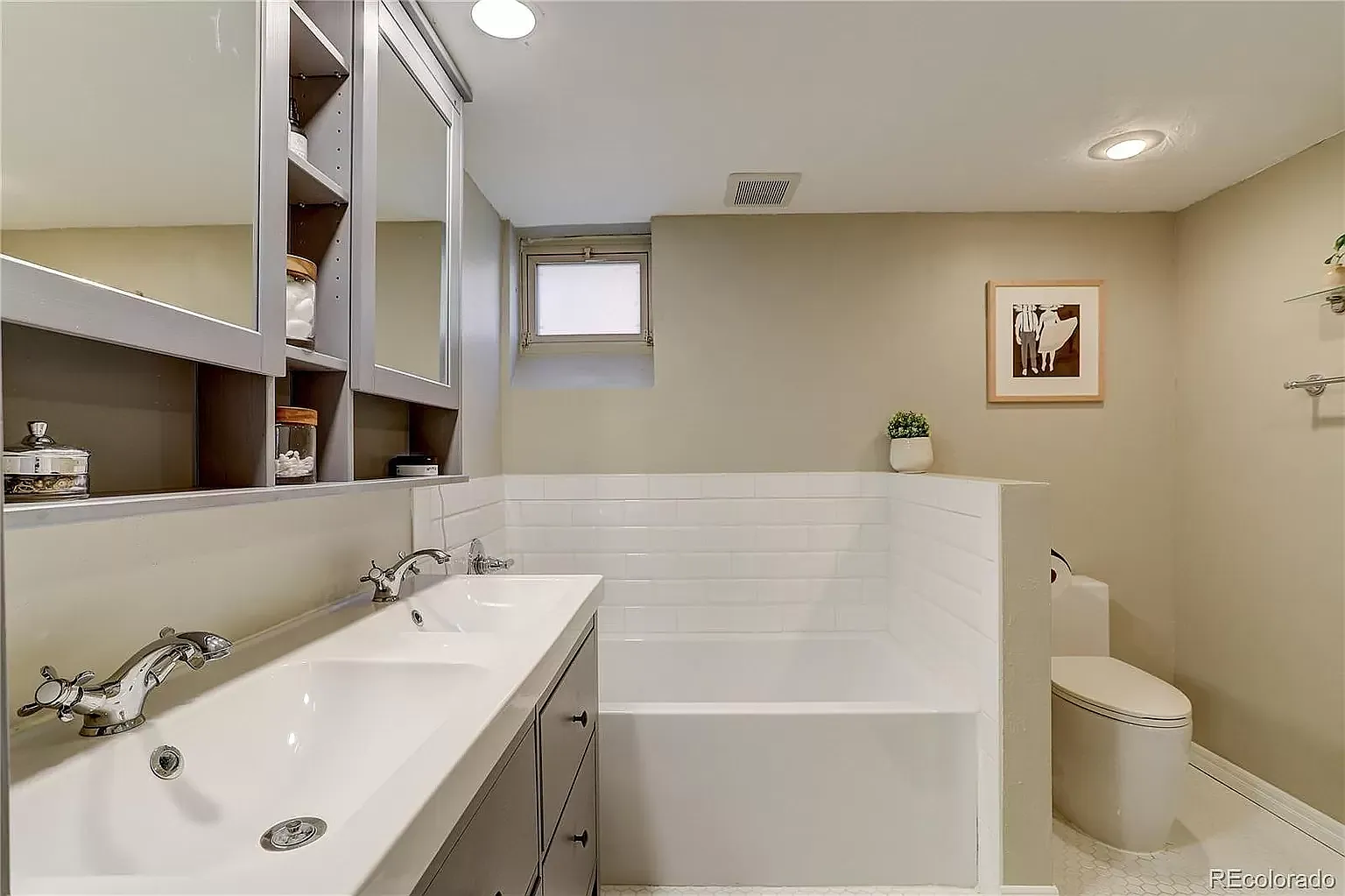 1423 Niagara St — Photo 4