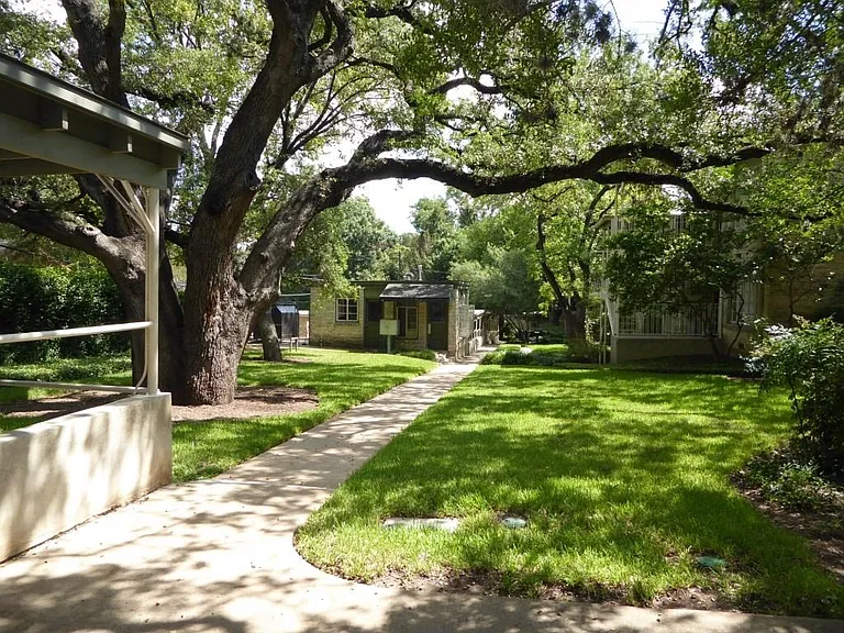 3416 Enfield Rd #B — Photo 27