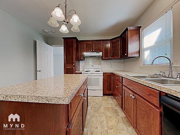 4th image of 906 5th Ave SW