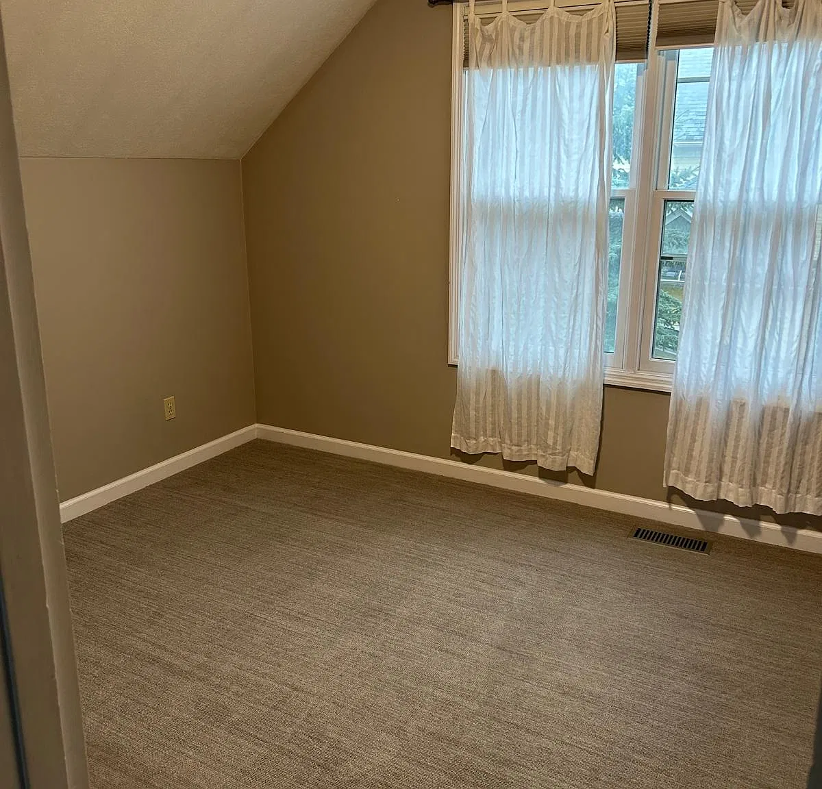 1 bed, 400 sqft, $1,150 — Photo 1