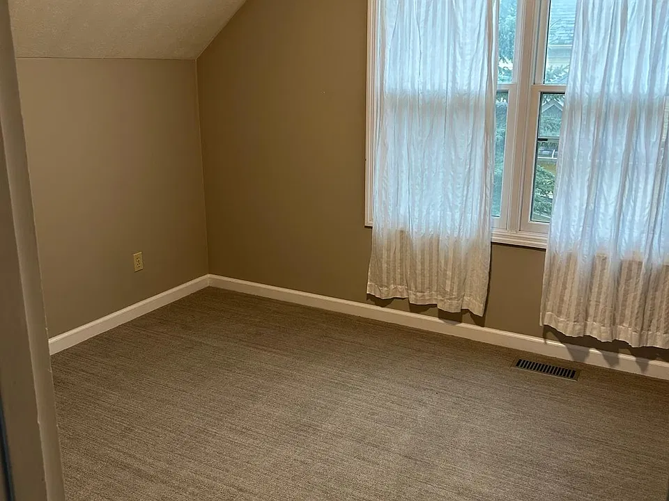 608 W Babcock St #2