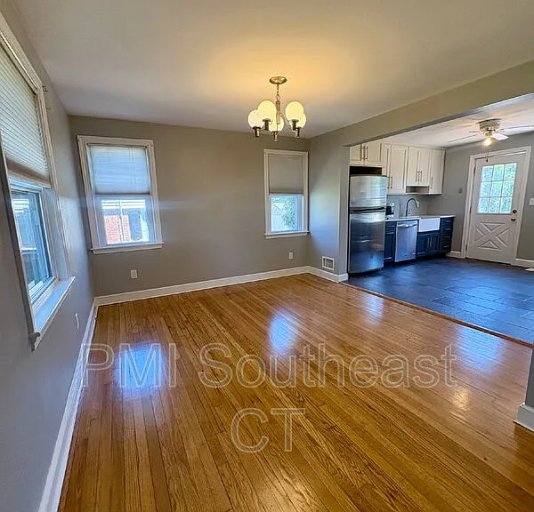 33 Country Club Rd — Photo 7
