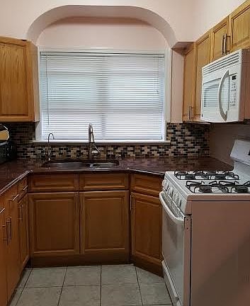 5th image of 6752 Selfridge St