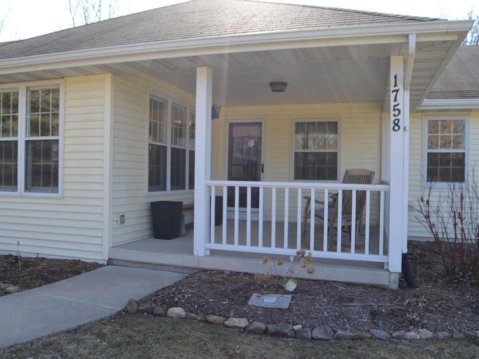 1st image of 1758 Oakridge Pl