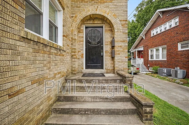 3 bed, 2.0 bath, 1400 sqft, $1,995 — Photo 1