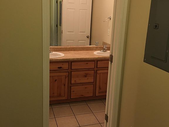 5th image of 2411 W Adelaide Dr