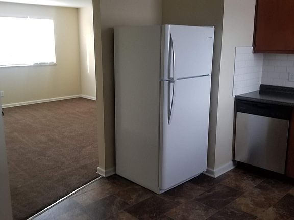 4th image of 4916 Arbor Village Dr APT A