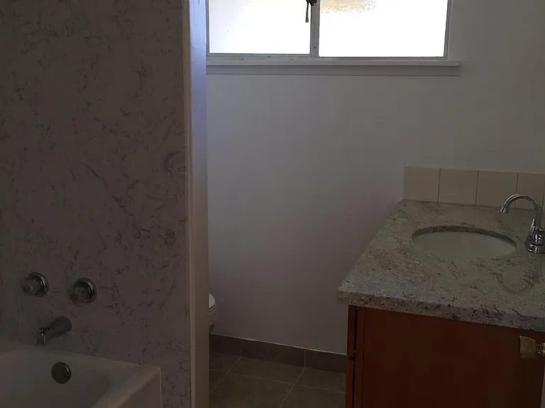 2128 NE 6th Ct — Photo 5
