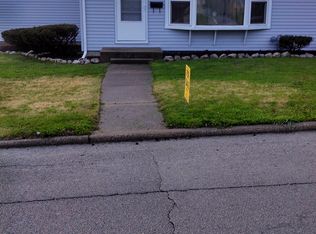 24 Medial Dr, Decatur, IL 62521