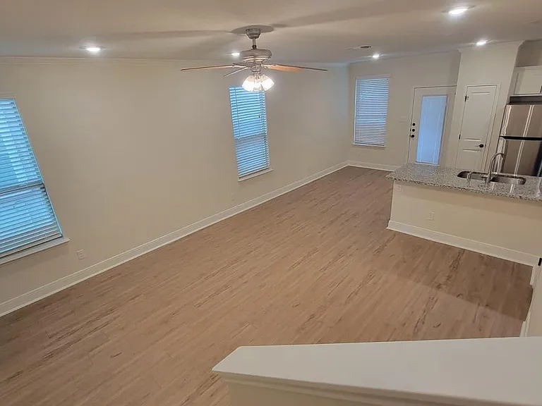 2318 Tulipwood Cv #101 — Photo 8