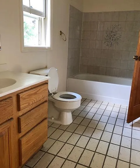 576 University Ave — Photo 21