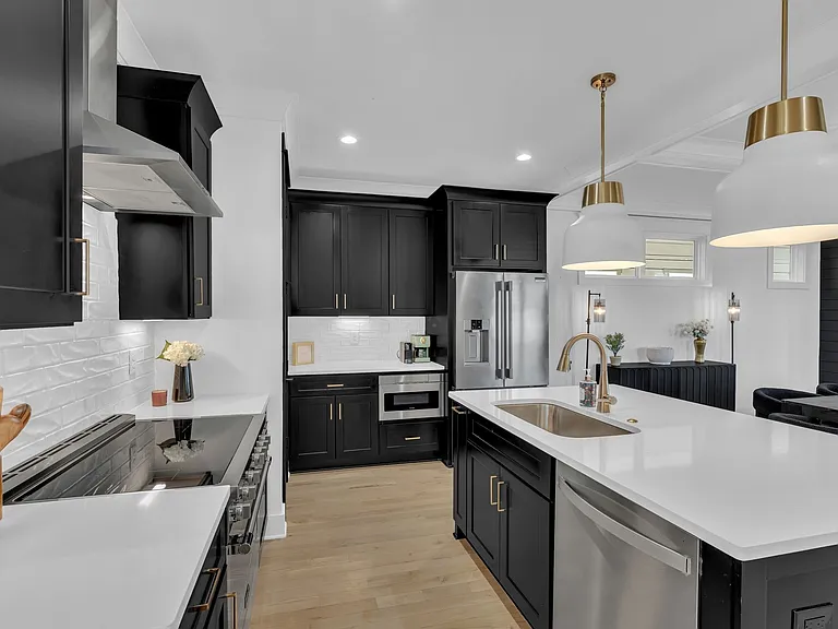 611B James Ave — Photo 17