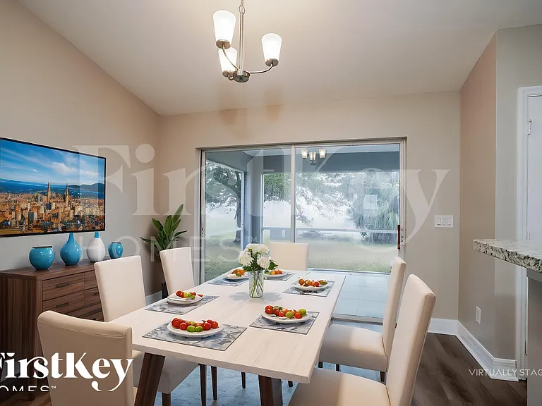 629 NE Juanita Ct — Photo 6