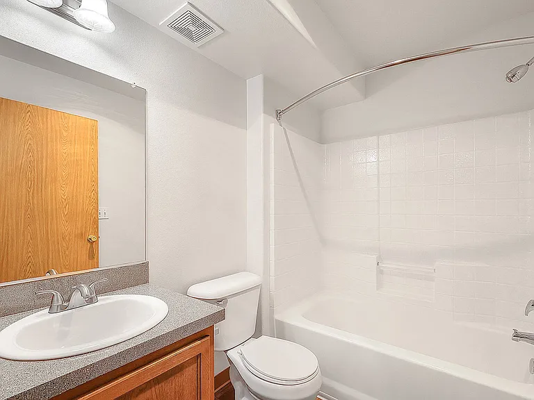 Zachary Park Apartments — Photo 8