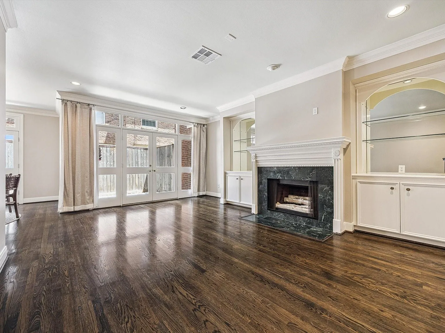 2 bed, 2.5 bath, 2048 sqft, $3,950 — Photo 3