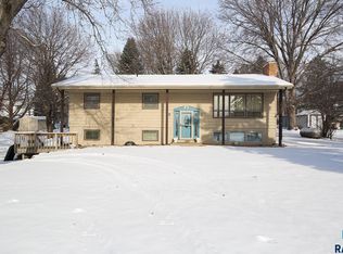 2804 W Skyline Dr, Sioux Falls, SD 57107