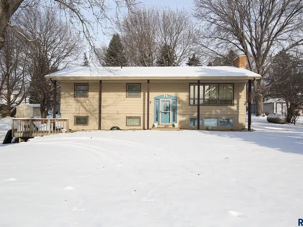 2804 W Skyline Dr, Sioux Falls, SD 57107