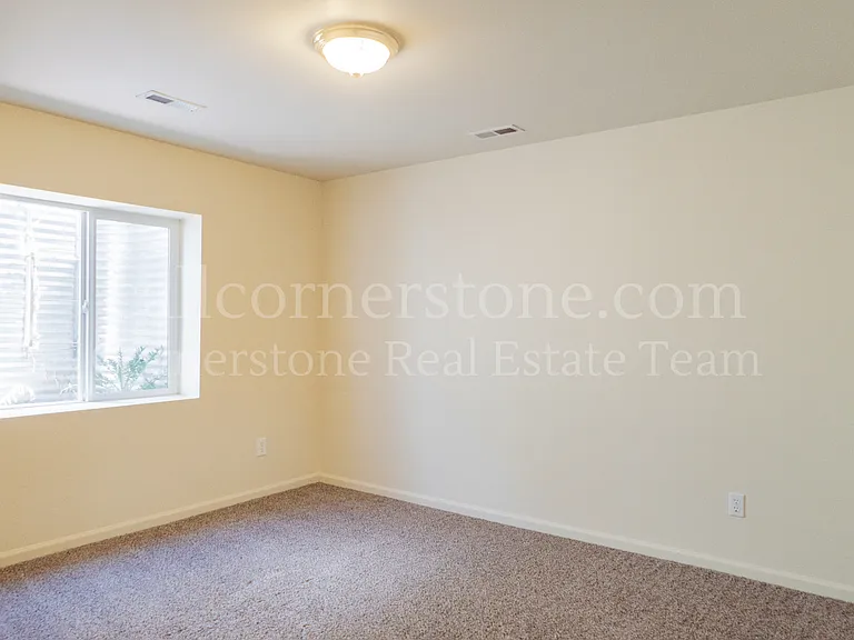 3305 Hollycrest Dr — Photo 35