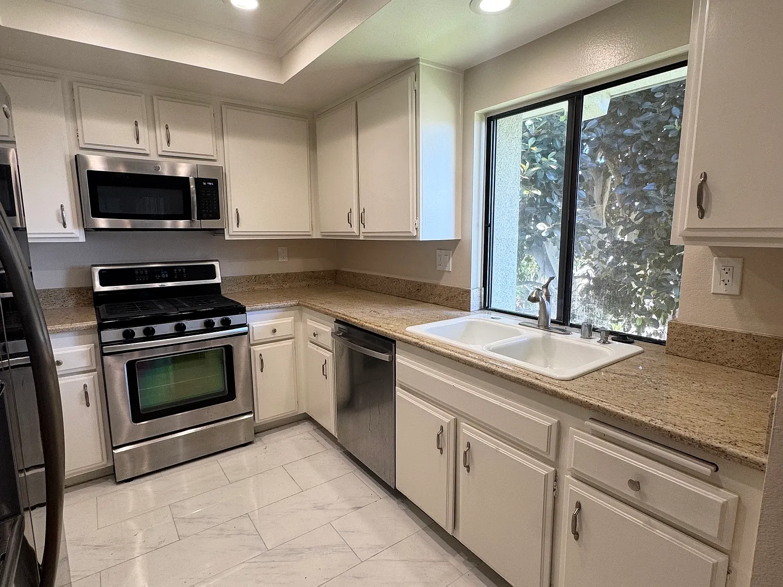 2 bed, 1056 sqft, $2,950 — Photo 4