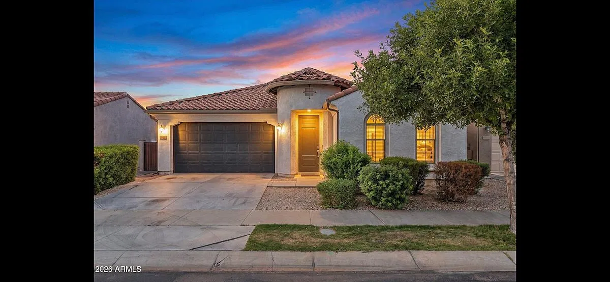 4 bed, 3.0 bath, 2279 sqft, $3,000 — Photo 2
