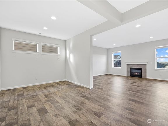 5th image of 2730 82nd Avenue Ct E