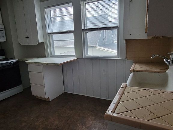 4th image of 4209 Holly St #B