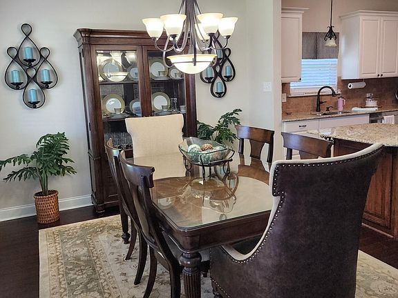 4th image of 23680 Sweetbriar Ct