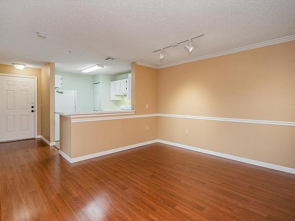 5th image of 1919 Summer Club Dr APT 305