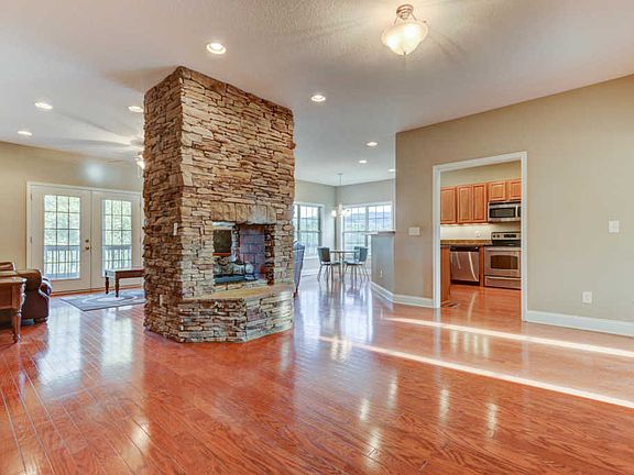 2nd image of 5605 Autumn Creek Dr