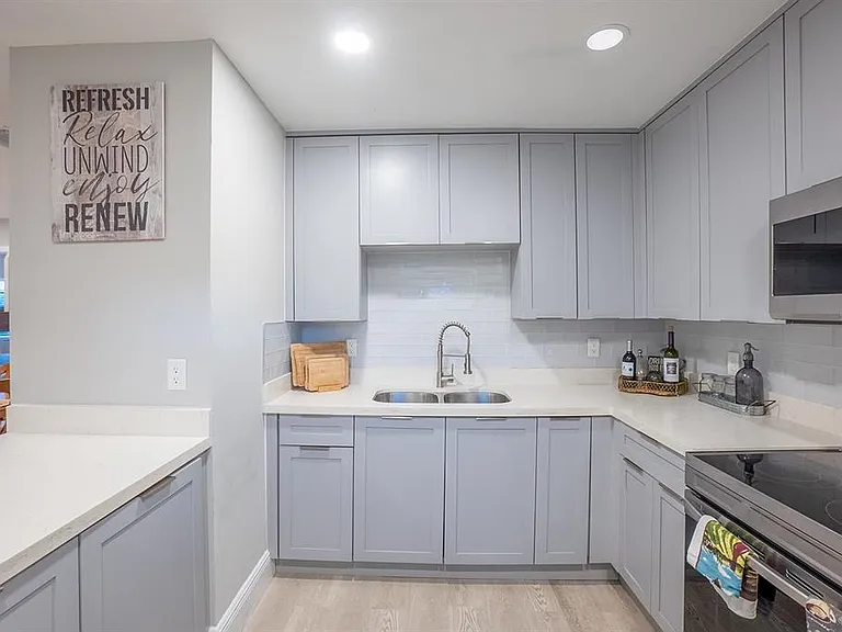 244 Lexington Dr — Photo 20