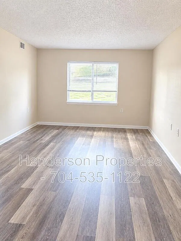 2 bed, 2.0 bath, 900 sqft, $1,350 — Photo 4