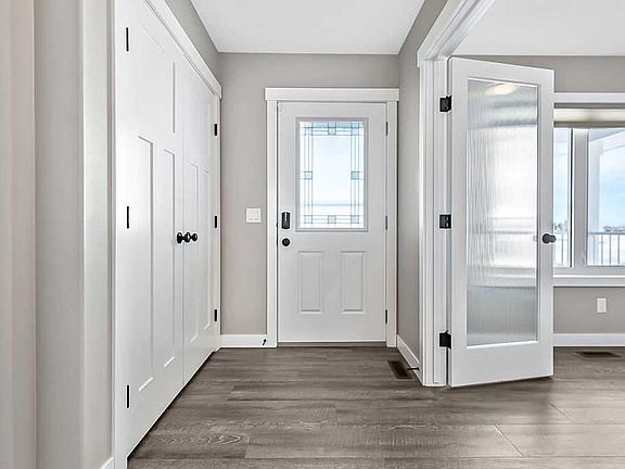 5th image of 192 Ridgestone Ln N