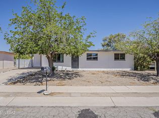 8625 E Stearn Lake Dr, Tucson, AZ 85730