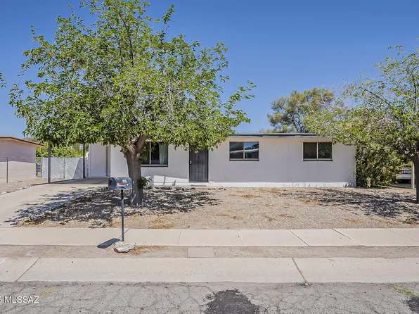 8625 E Stearn Lake Dr, Tucson, AZ 85730