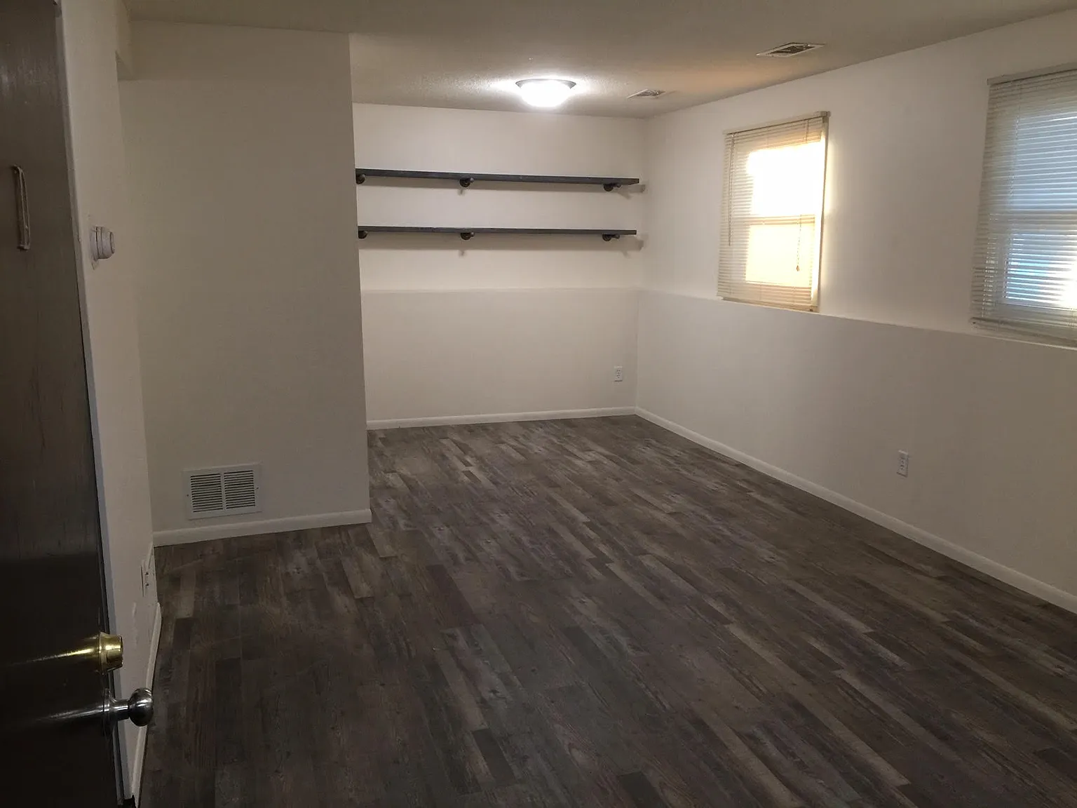 2 bed, 905 sqft, $1,400 — Photo 1