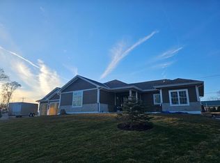 S63W13464 Windsor Rd, Muskego, WI 53150