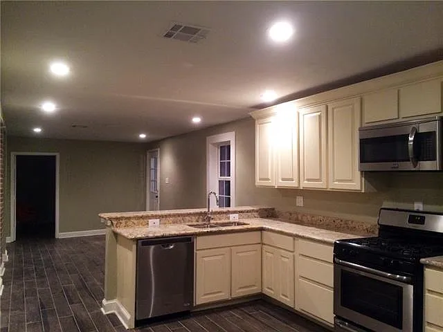 2 bed, 2.0 bath, 900 sqft, $1,550 — Photo 4