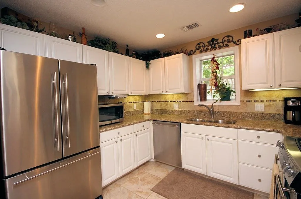 241 Parkwood Circle — Photo 4