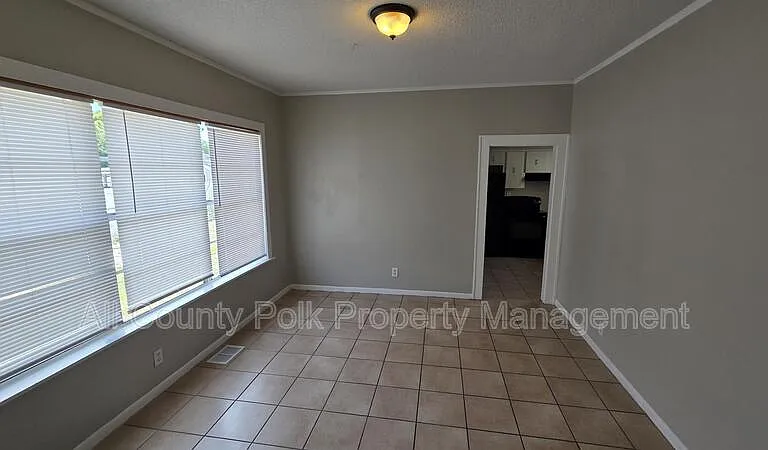 601 SE 2nd St — Photo 5
