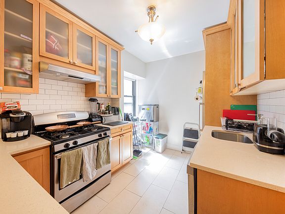 4th image of 95 Lexington Ave APT 3E