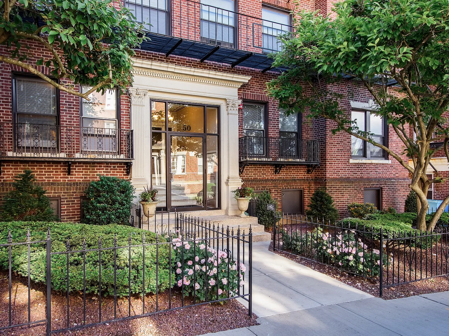 50 Park Vale Ave — Photo 3