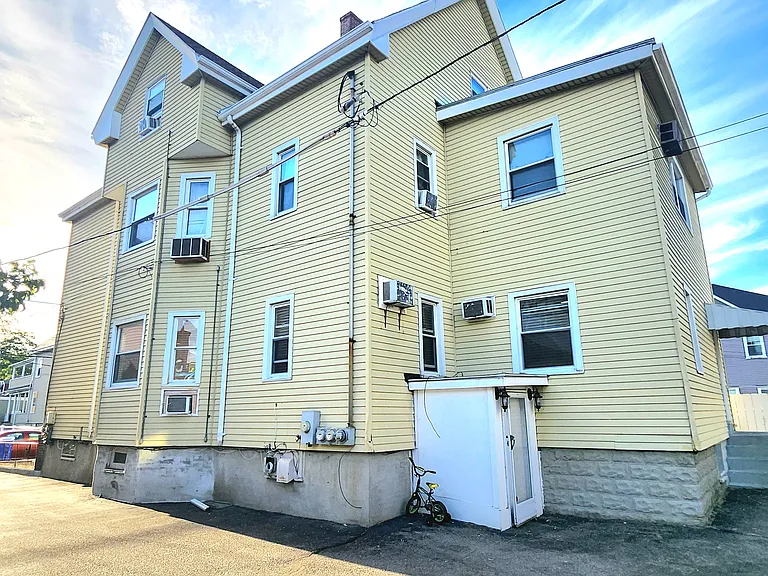248 Pearl St #1 — Photo 20