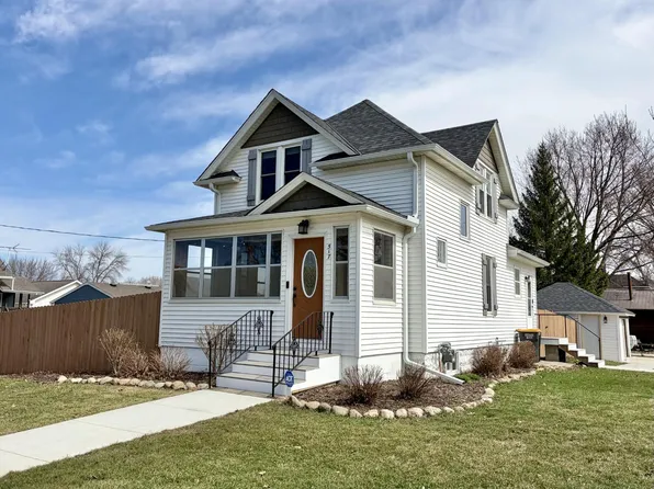 517 Center Ave S, Hayfield, MN 55940