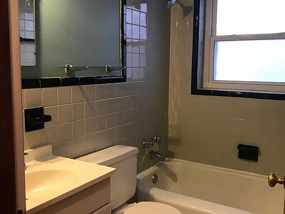 2nd image of 3977-3979 Wilmington Ave