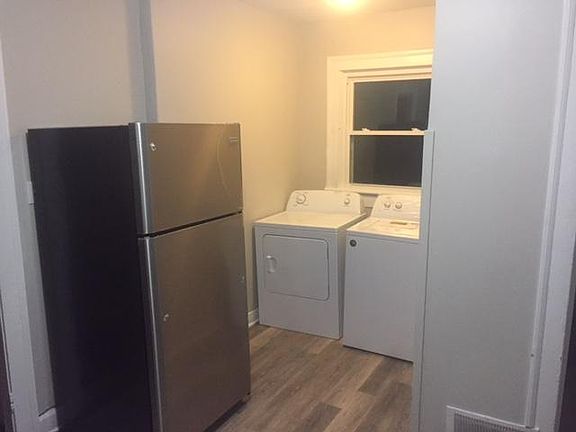 3rd image of 3851 Broadway St