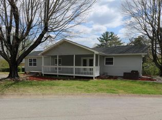 98 Orange Ln, Oak Ridge, TN 37830