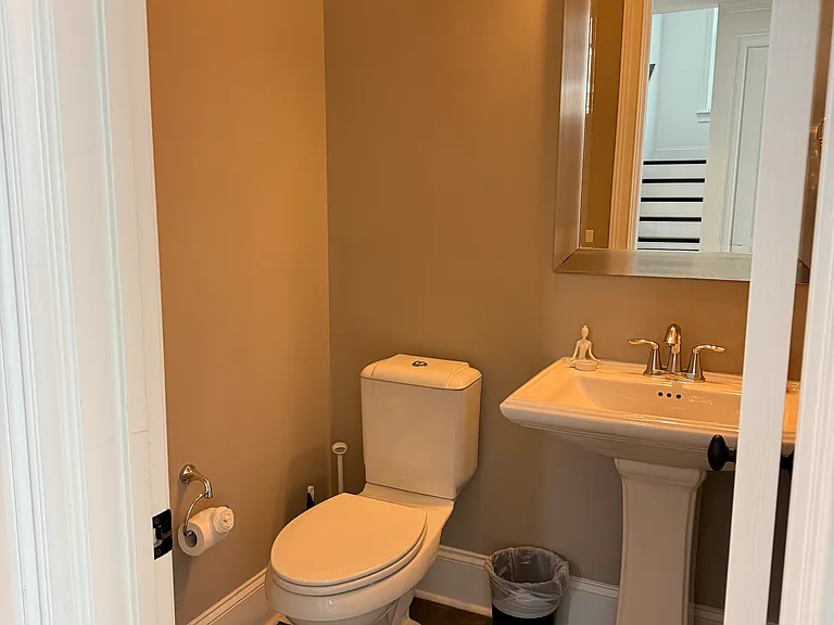 1542 Banning St — Photo 17